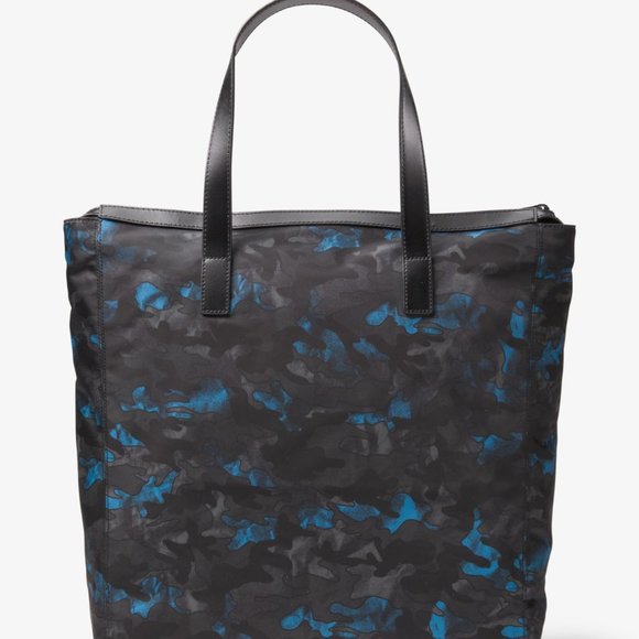 MICHAEL KORS KENT CAMOUFLAGE OCEAN BLUE NYLON ZIP TOP TOTE HANDBAG - Picture 2 of 6